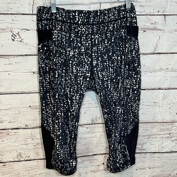 ATHLETA Spotty All In Black, Gray, White Crop Legging-Large - Picture 1 of 2